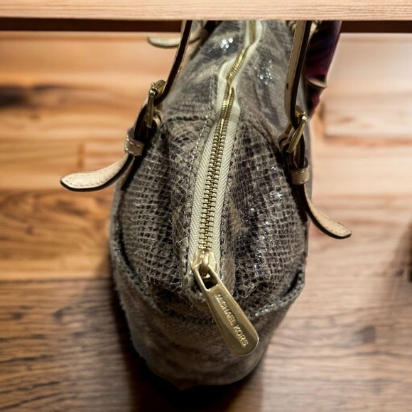 MK Soft stylish shoulder bag bag with side pockets - Picture 4 of 14